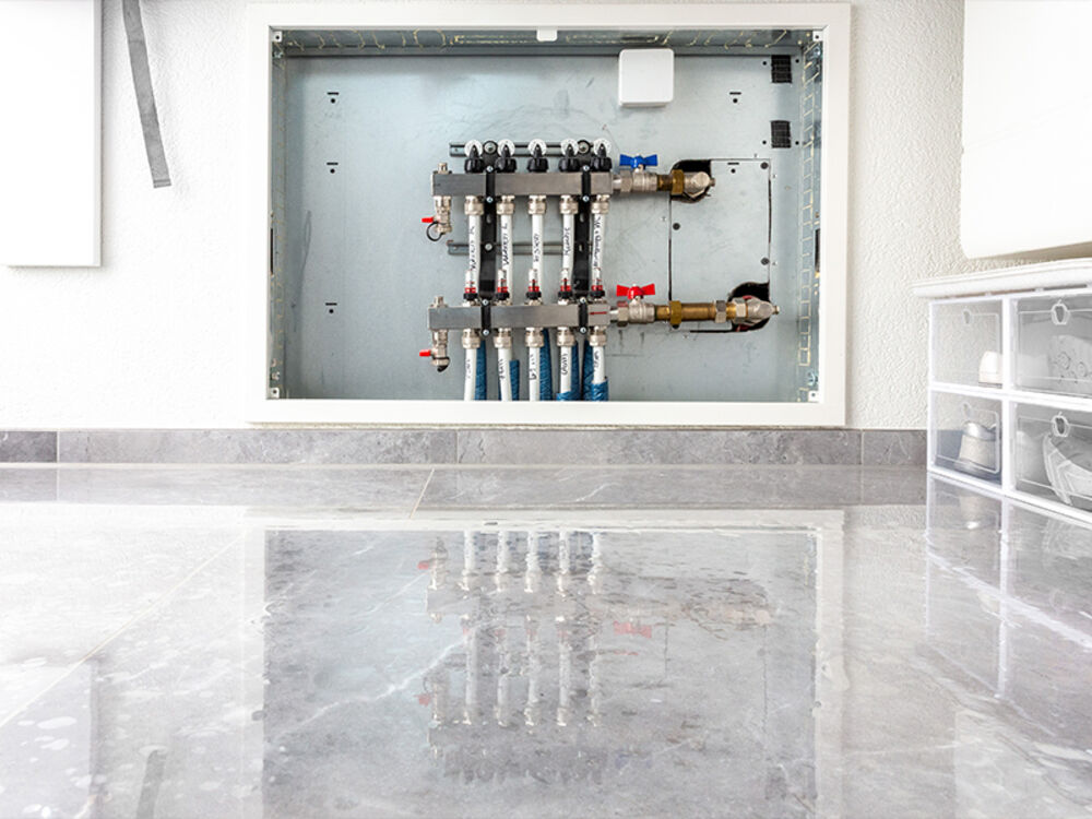 Die in die Jahre gekommene Fussbodenheizung wurde bereits erneuert. Zentrales Element: innovative und bedienerfreundliche TacoSys-Heizkreis-Verteilersysteme von Taconova.